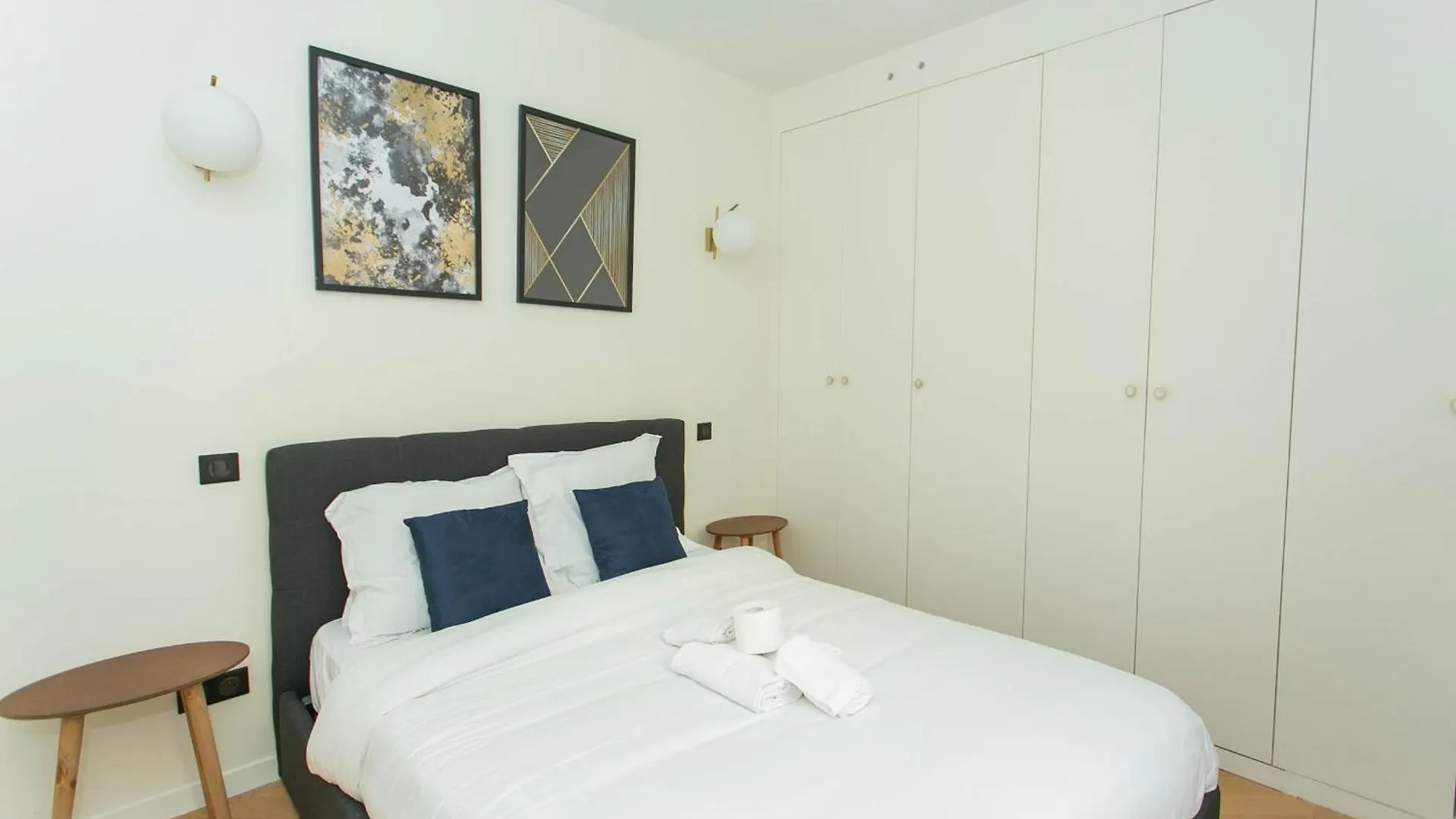 Haussmann - 2Br Near Champs-Elysees - Cityapartmentstay Paris 0*,  França