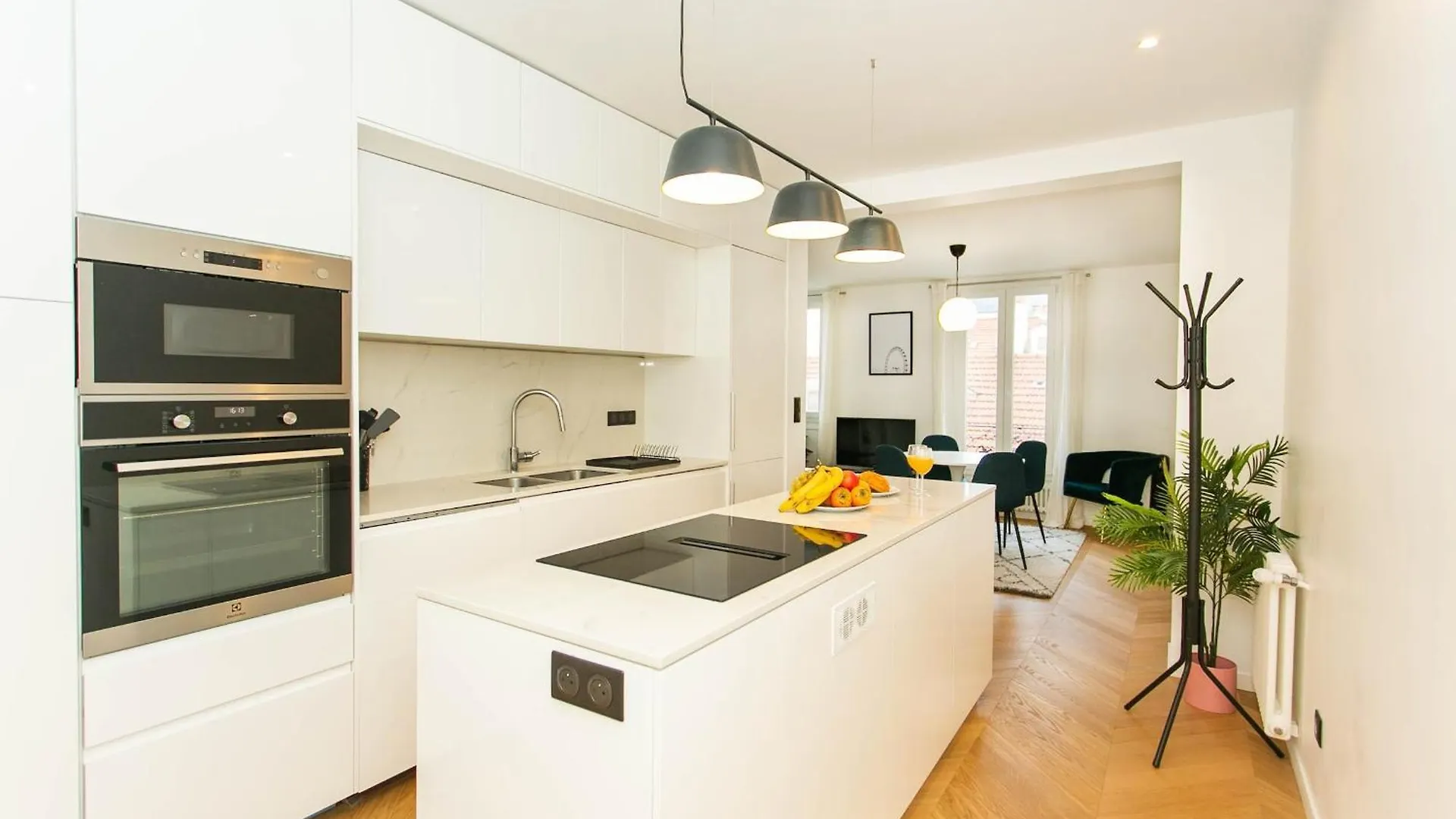 Haussmann - 2Br Near Champs-Elysees - Cityapartmentstay Paris