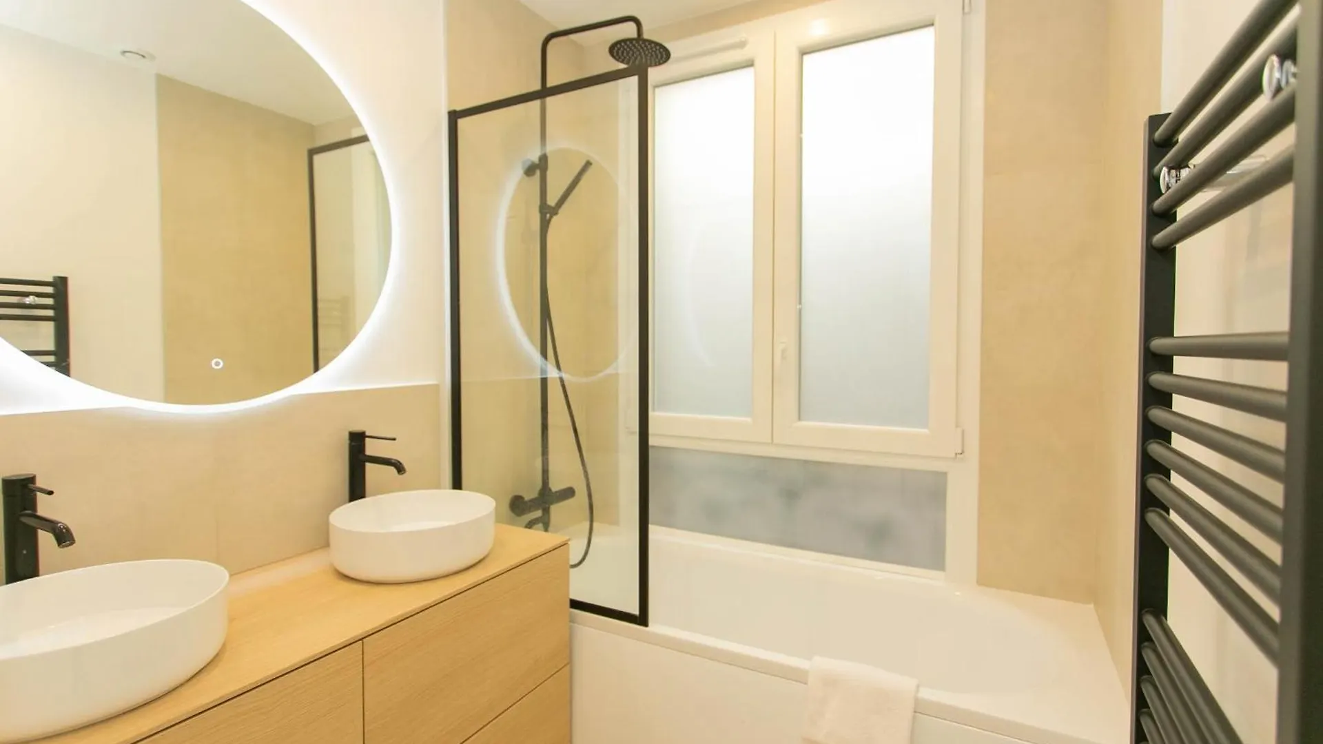 Haussmann - 2Br Near Champs-Elysees - Cityapartmentstay 巴黎